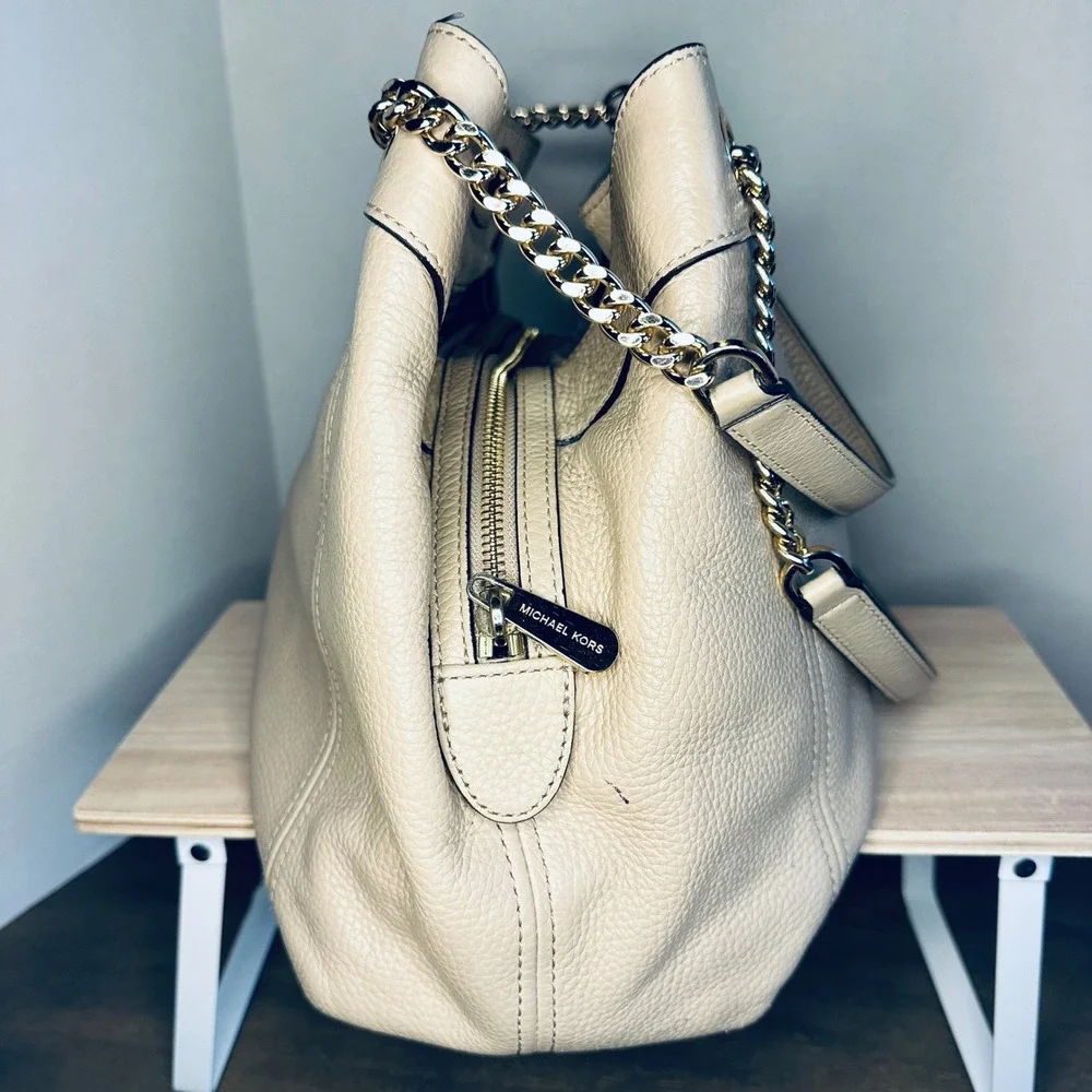 Michael Kors Beige Pebbled Leather Shoulder‎ Bag Gold Chain Strap Tote Jet Set